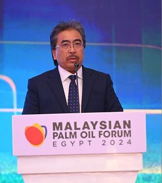 داتوك سري جوهاري عبد الغني وزير الزراعة والسلع الماليزية