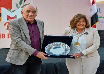 المهندس عبدالله غراب، رئيس مجلس إدارة النادي ونور الزيني، رئيس قطاع الاتصال المؤسسي والمسئولية المُجتمعية ببنك قناة السويس