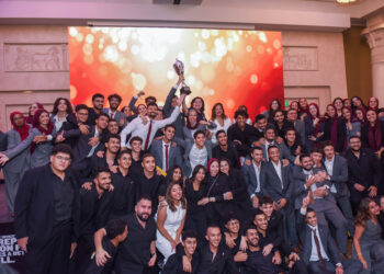 فريق جامعة مصر للعلوم والتكنولوجيا الفائز بالمركز الاول