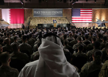 ترامب في احد القواعد