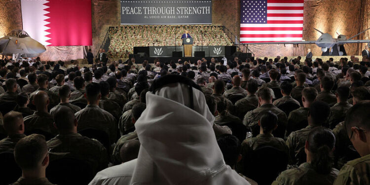 ترامب في احد القواعد