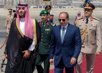 الرئيس المصري عبد الفتاح السيسي خلال استقبال ولي العهد السعودي الأمير محمد بن سلمان